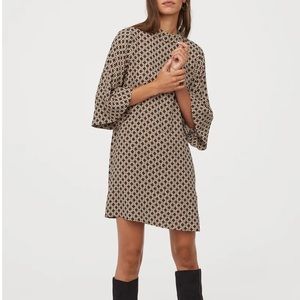 Richard Allen H&M 60s inspired bell sleeve A-line dress 12